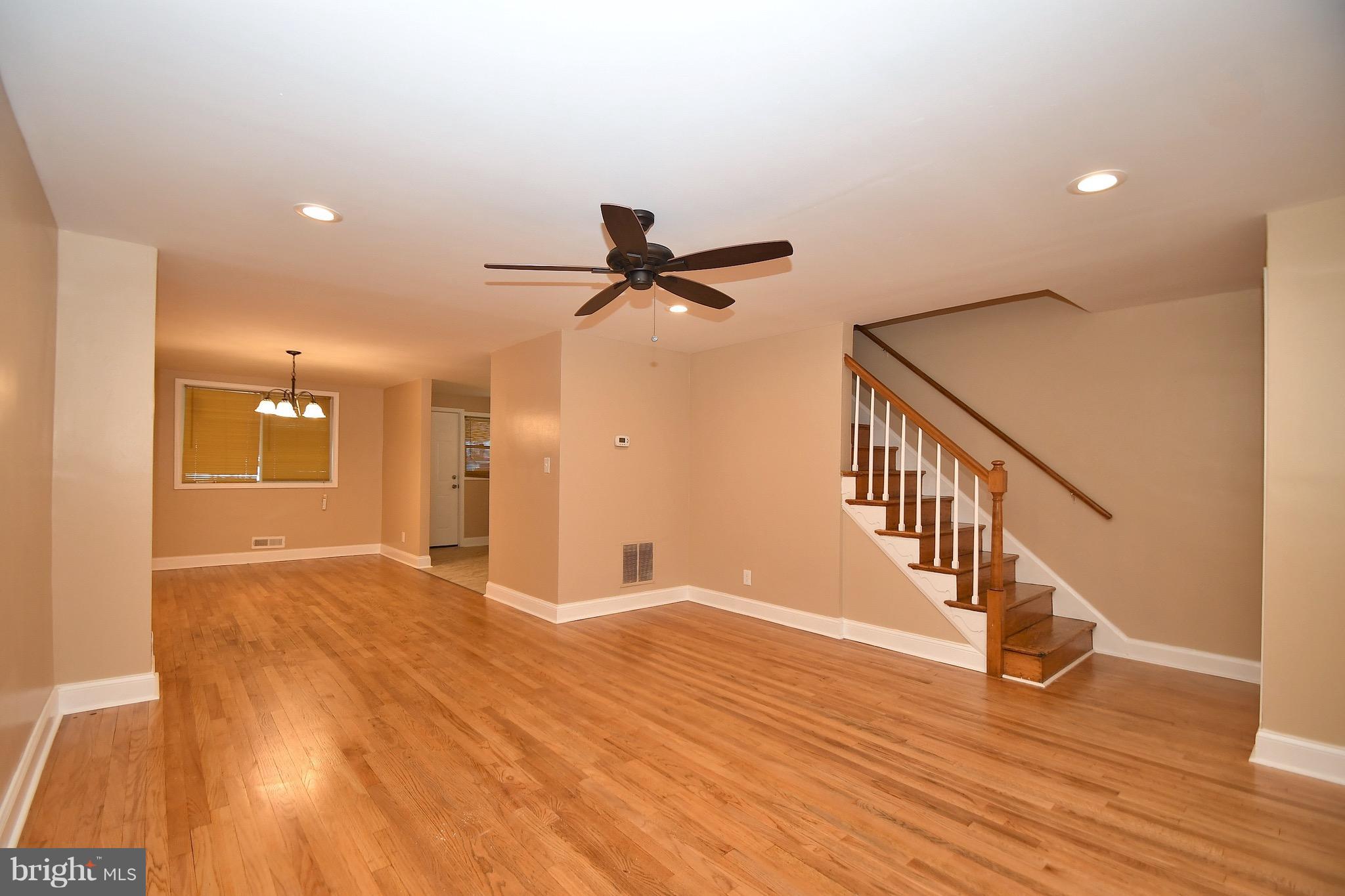 7830 Rockbourne Road Baltimore, MD 21222 - Photo 5 of 28 Living Room