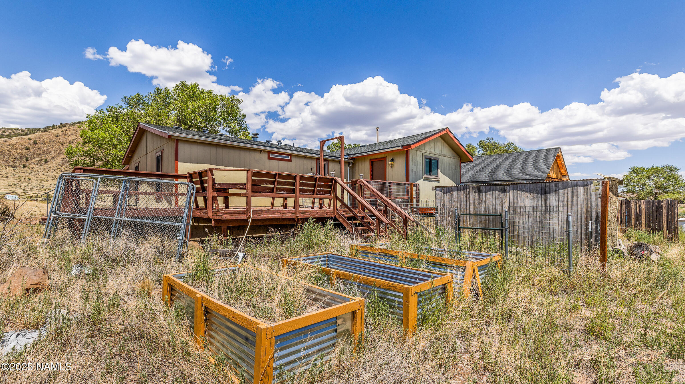 10350 Ghost Rider Trail Flagstaff, AZ 86004 - Photo 31 of 39 a small pool with a table and chairs
