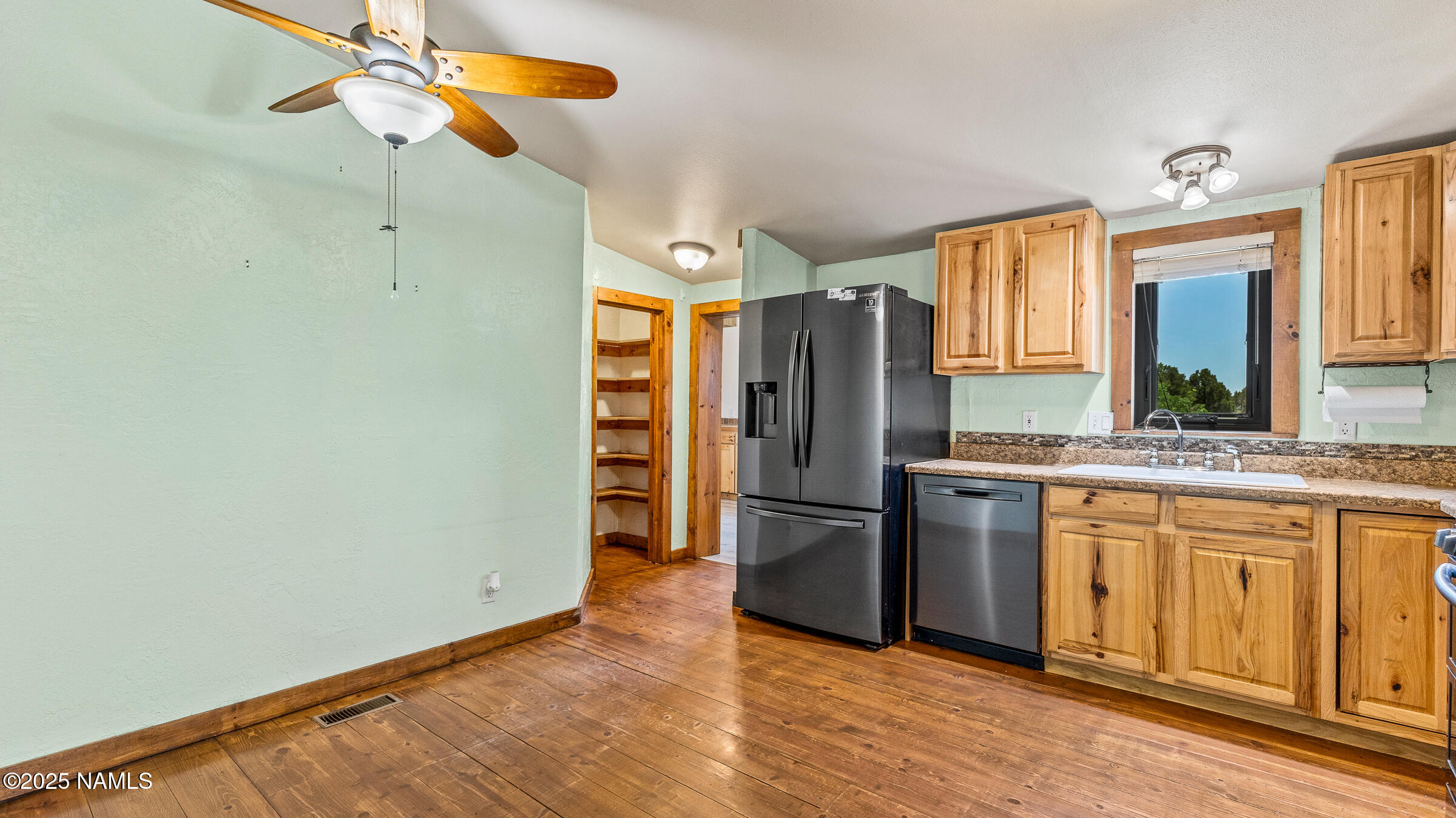 10350 Ghost Rider Trail Flagstaff, AZ 86004 - Photo 7 of 39 a kitchen with stainless steel appliances granite countertop a refrigerator and a sink