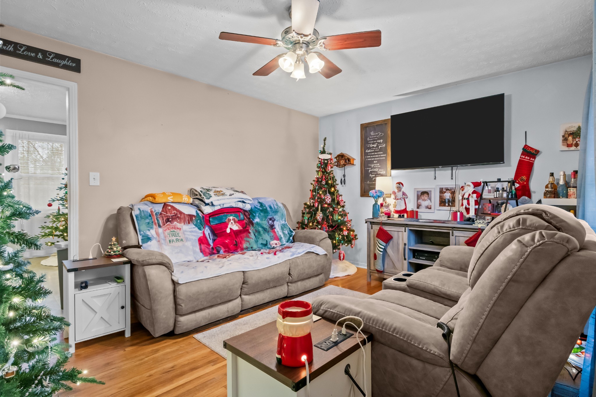 58 Florence Street McEwen, TN 37101 - Photo 5 of 20 a living room with furniture and a flat screen tv