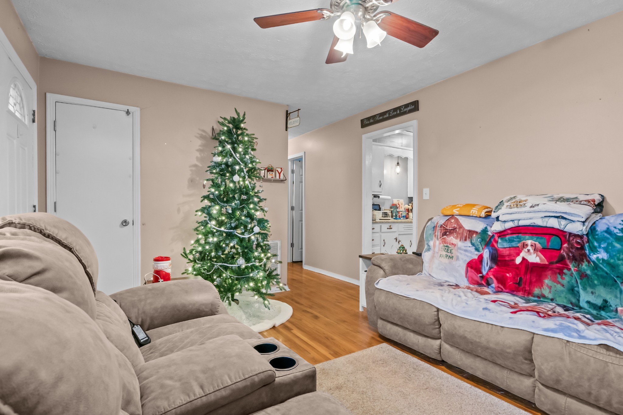 58 Florence Street McEwen, TN 37101 - Photo 6 of 20 a living room with furniture and a couch