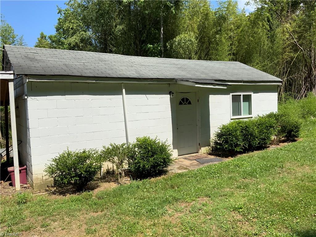 241 Dan River Road Madison, NC 27025 - Photo 15 of 30 Artist Studio or Office Area