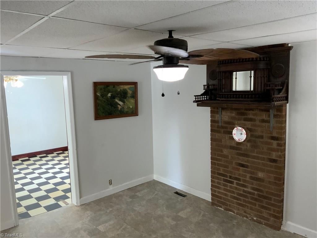 241 Dan River Road Madison, NC 27025 - Photo 4 of 30 Living Room