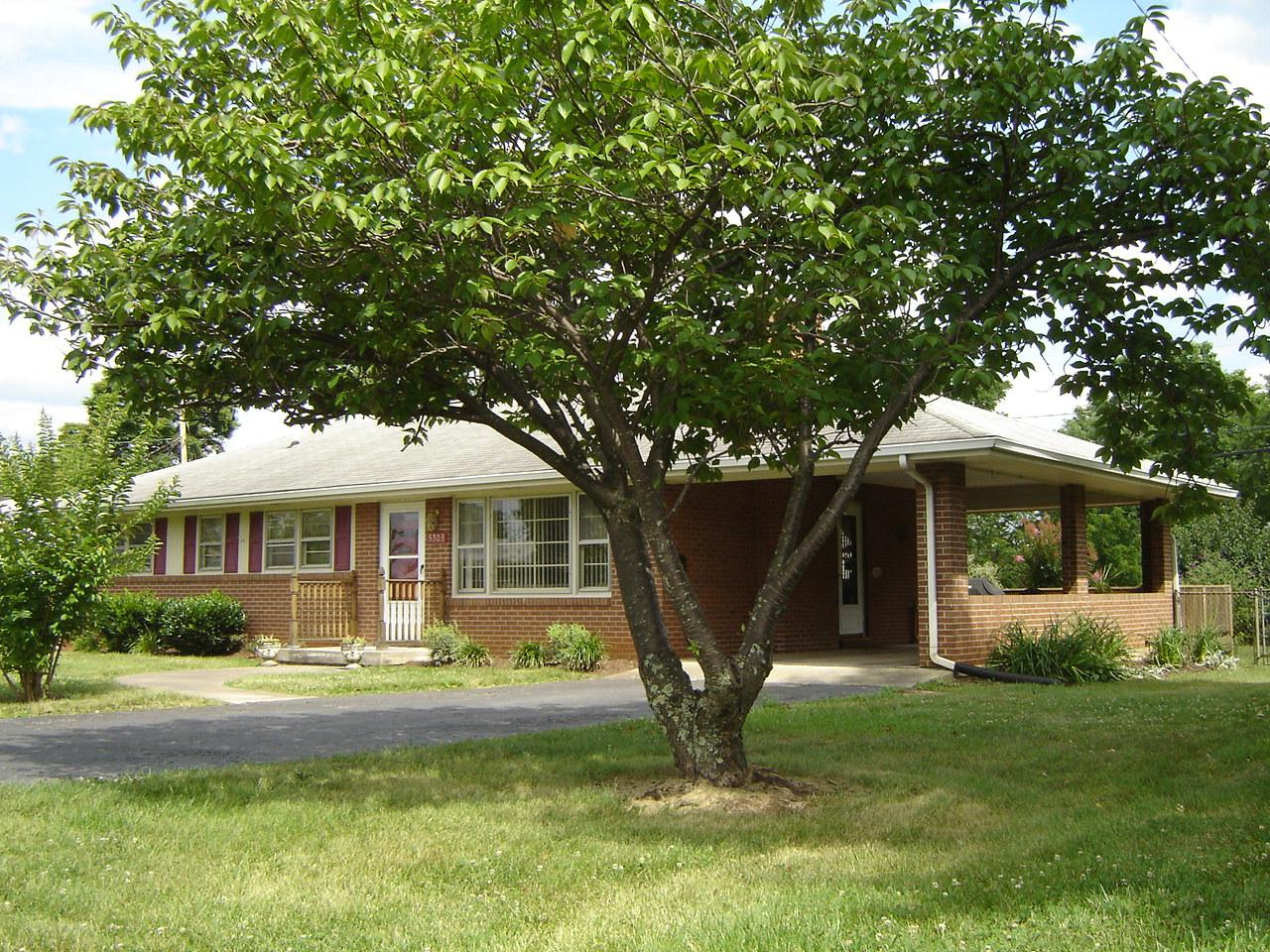5303 Darby Road Roanoke, VA 24012 - Photo 2 of 28 Front