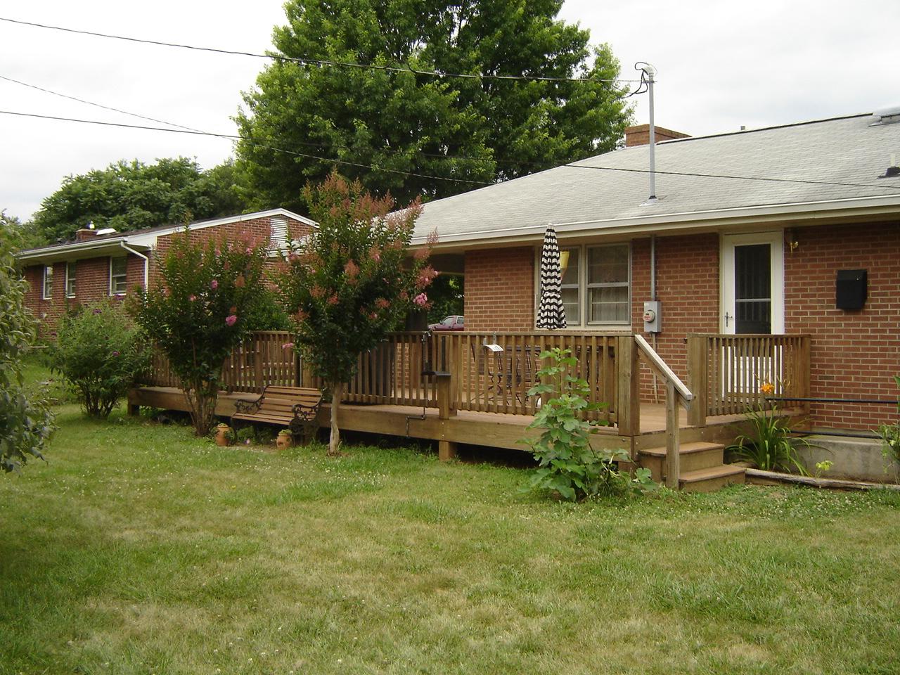 5303 Darby Road Roanoke, VA 24012 - Photo 12 of 28 Deck from backyard