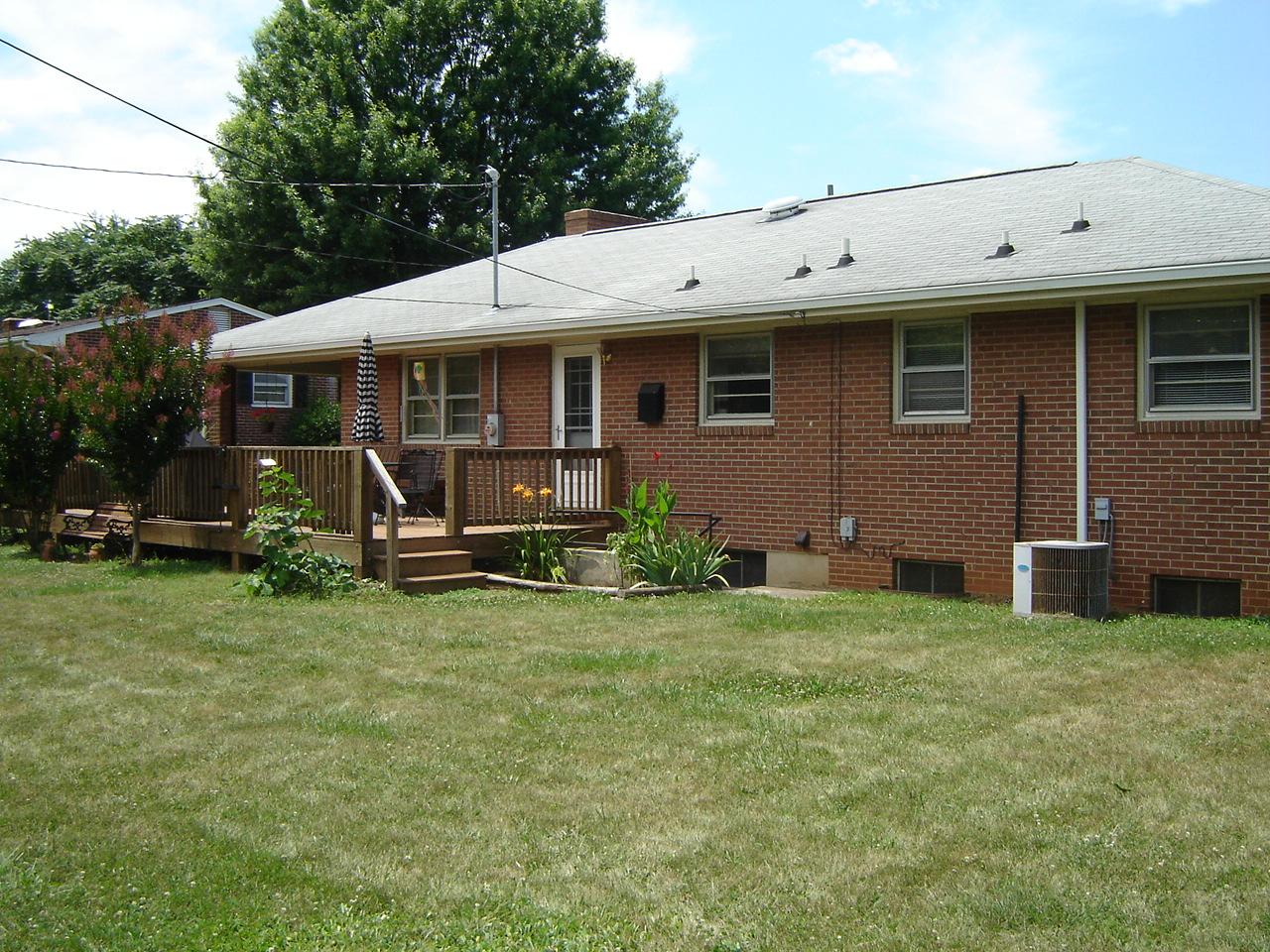 5303 Darby Road Roanoke, VA 24012 - Photo 13 of 28 Backyard
