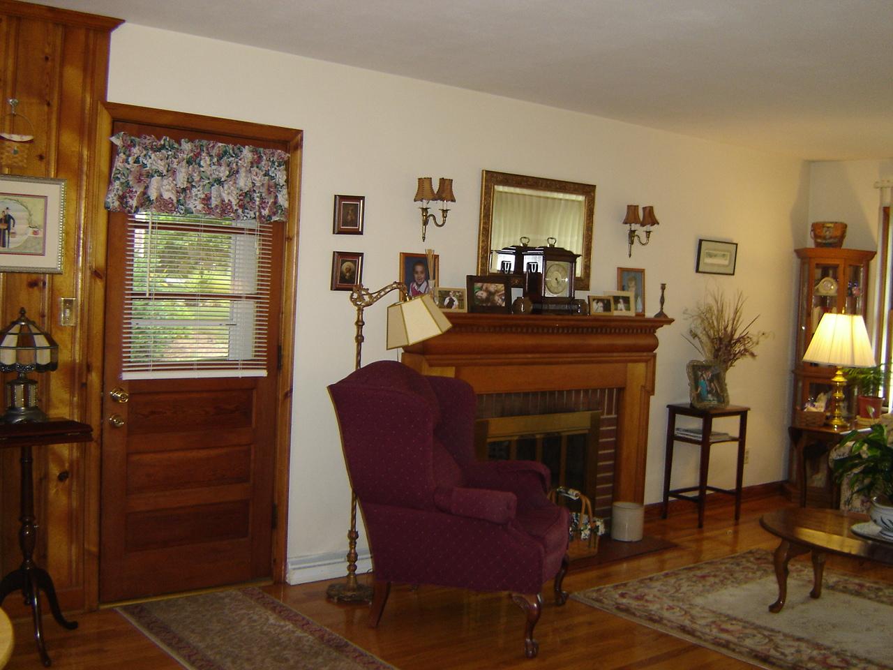 5303 Darby Road Roanoke, VA 24012 - Photo 17 of 28 Living Room 3