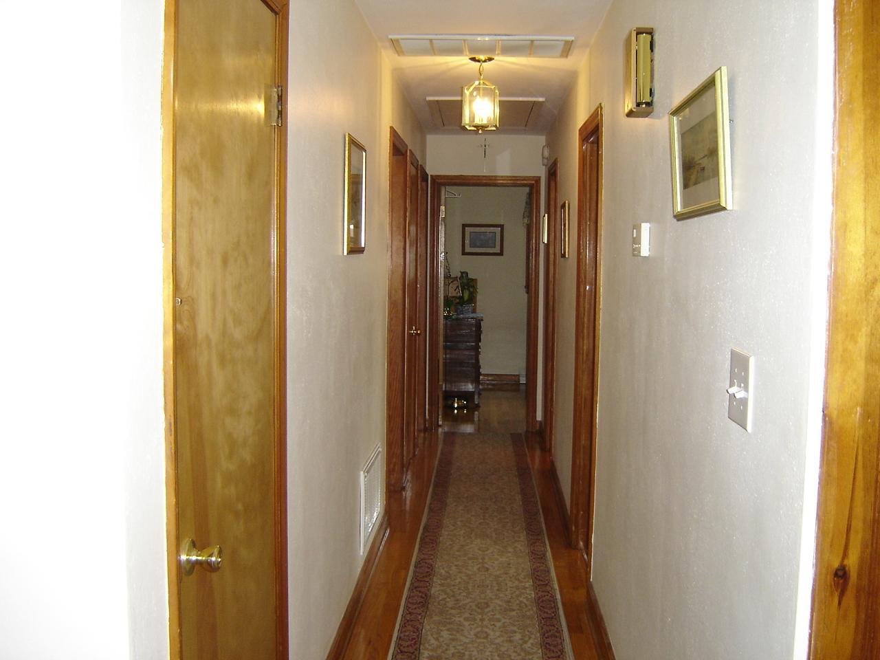 5303 Darby Road Roanoke, VA 24012 - Photo 18 of 28 Hallway