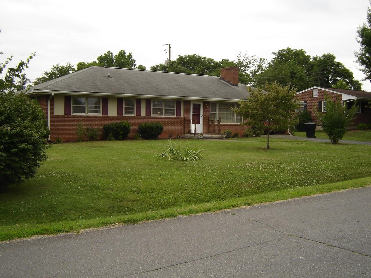 5303 Darby Road Roanoke, VA 24012 - Photo 3 of 28 Home from Street