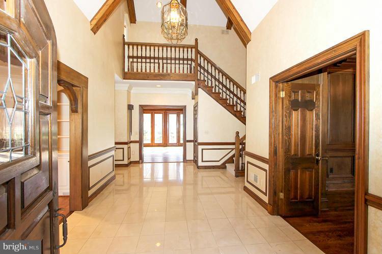 11101 Tara Road Potomac, MD 20854 - Photo 2 of 20 Dramatic Two Story Foyer