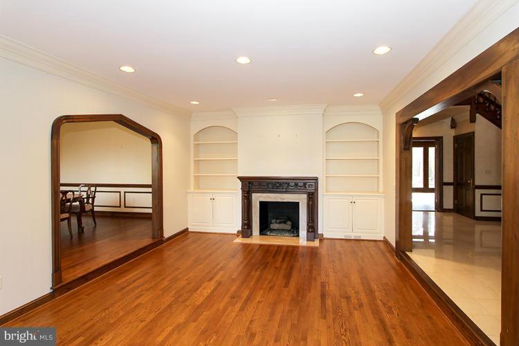 11101 Tara Road Potomac, MD 20854 - Photo 3 of 20 Living Room