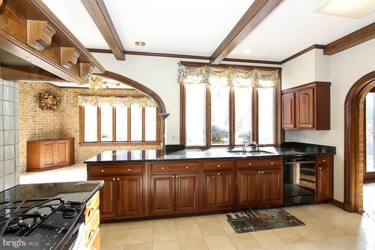 11101 Tara Road Potomac, MD 20854 - Photo 7 of 20 Kitchen