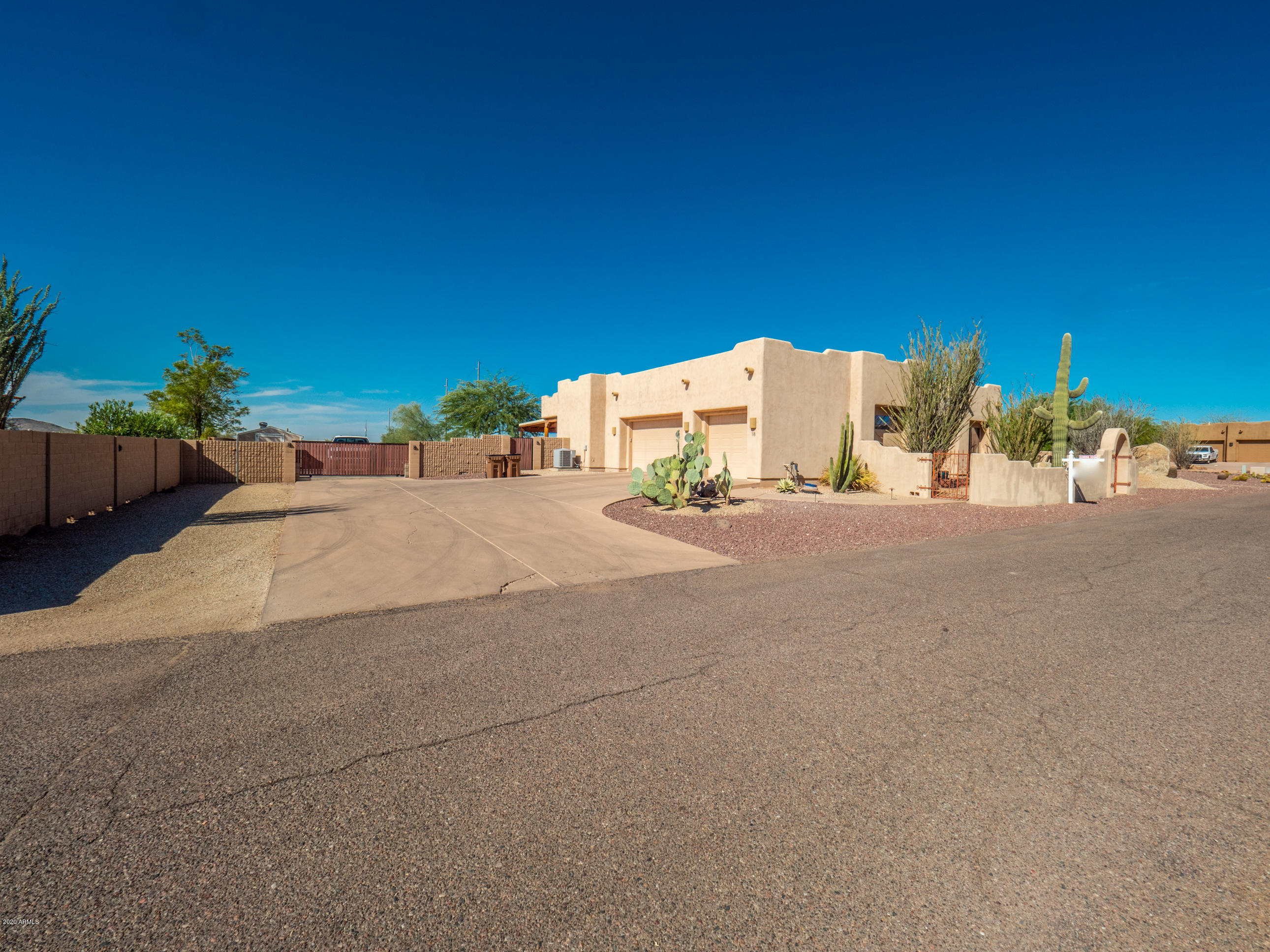 18 East Irvine Road Phoenix, AZ 85086 - Photo 3 of 29 _1466446