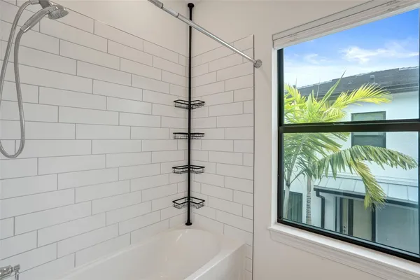 $4,000 | 8355 Northwest 7th Place, Plantation, FL 33324