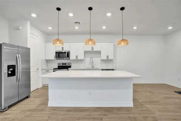 $4,000 | 8355 Northwest 7th Place, Plantation, FL 33324