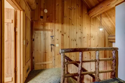 a view of entryway with a mirror