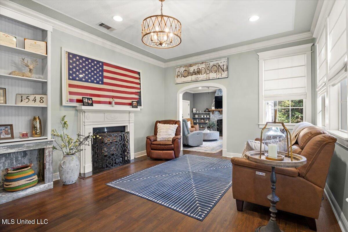 1548 North 7th Avenue Laurel, MS 39440 - Photo 17 of 62 17-Living Area