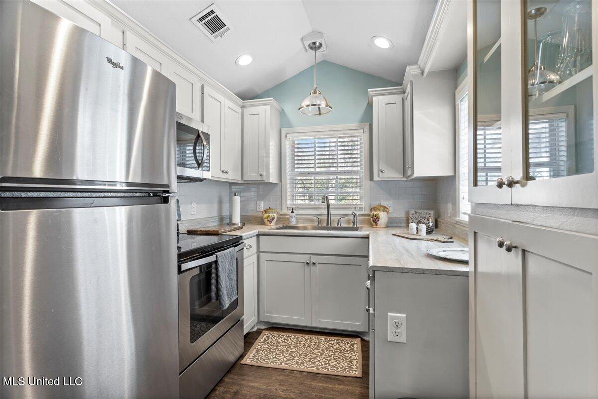 1548 North 7th Avenue Laurel, MS 39440 - Photo 42 of 62 42-Kitchen