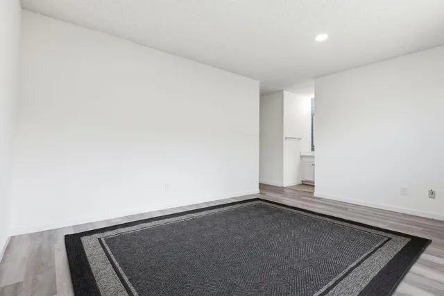 an empty room with an empty room