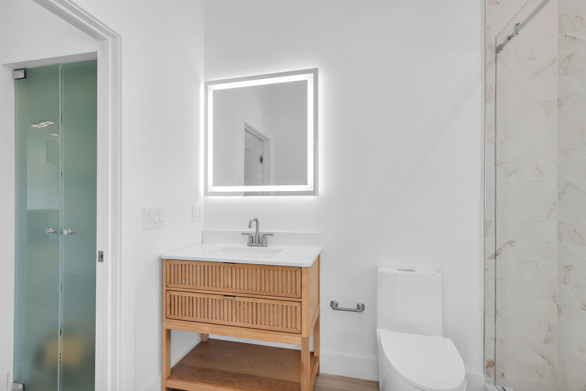 1508 Shaw Drive Key Largo, FL 33037 - Photo 35 of 68 a bathroom with a toilet a sink and mirror