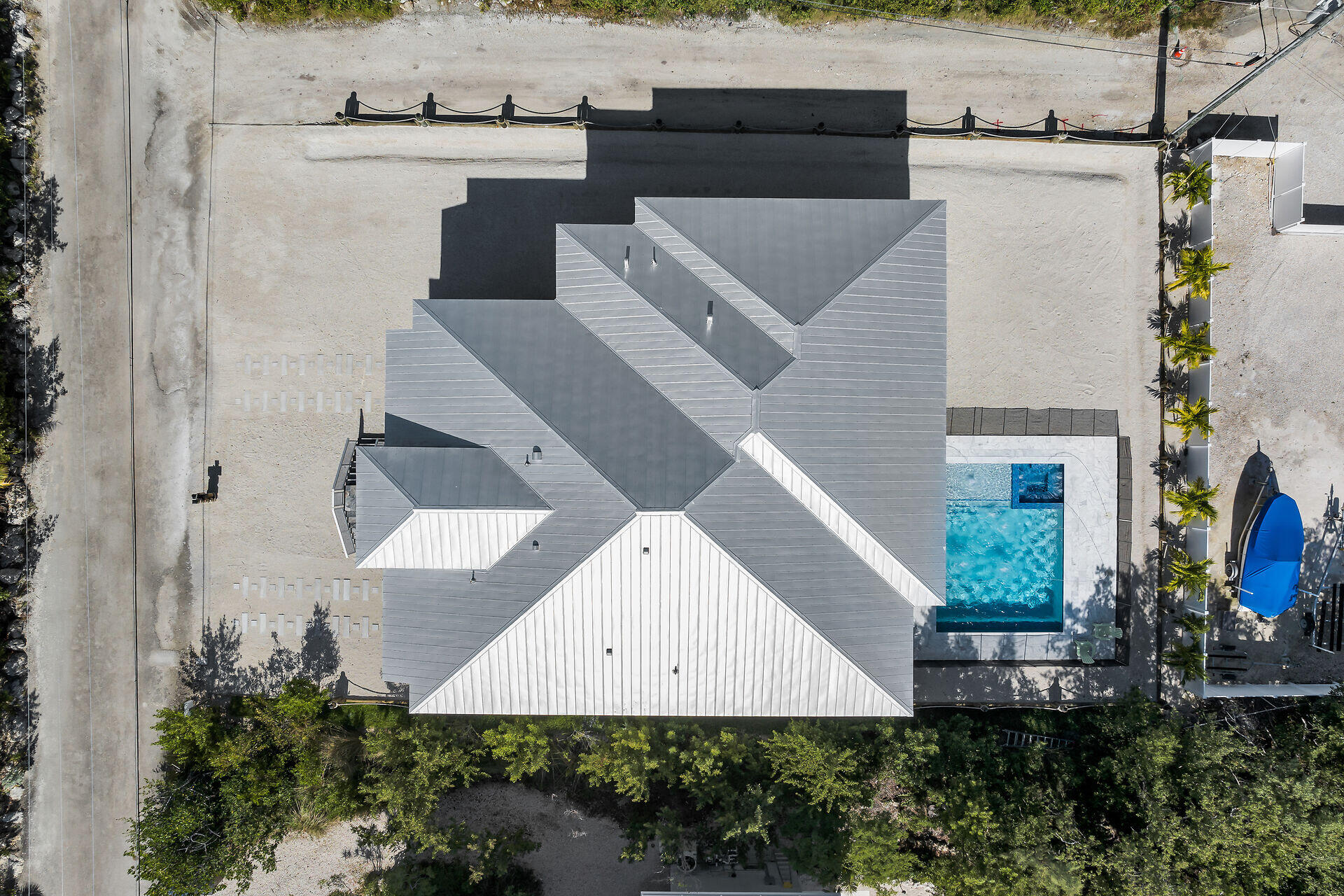 1508 Shaw Drive Key Largo, FL 33037 - Photo 60 of 68 an aerial view of a house with yard