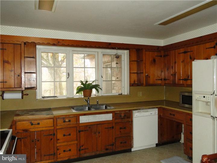 2305 Hillcrest Road Quakertown, PA 18951 - Photo 4 of 20 Gallery Image 4