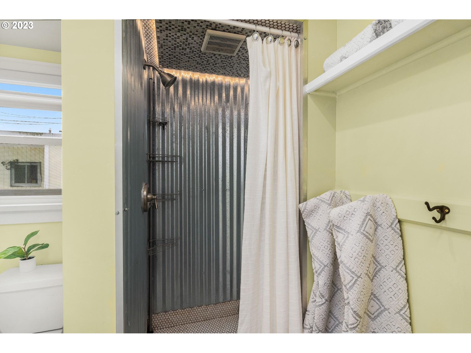 429 North Bridgeton Road, Unit 3 Portland, OR 97217 - Photo 12 of 34 Gallery Image 12