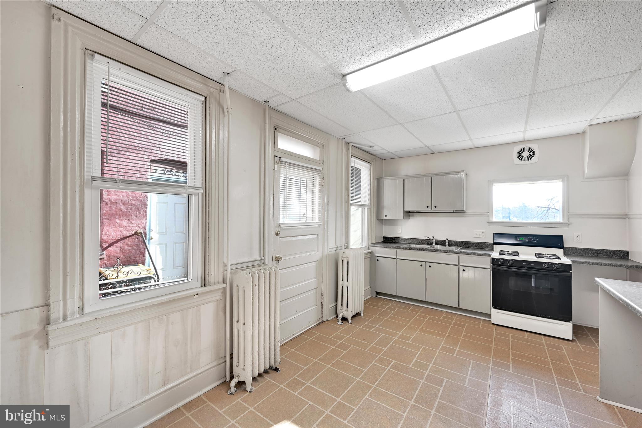 448 Fremont Street Lancaster, PA 17603 - Photo 19 of 49 Kitchen