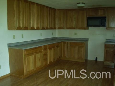 3016 18th Road Escanaba, MI 49829 - Photo 4 of 17