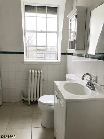 $1,800 | 227 East 3rd Avenue, Unit 3, Roselle, NJ 07203