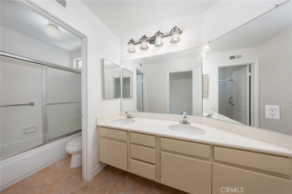 30030 Corte Cantera Temecula, CA 92591 - Photo 33 of 41 Hallway Bath Upstairs