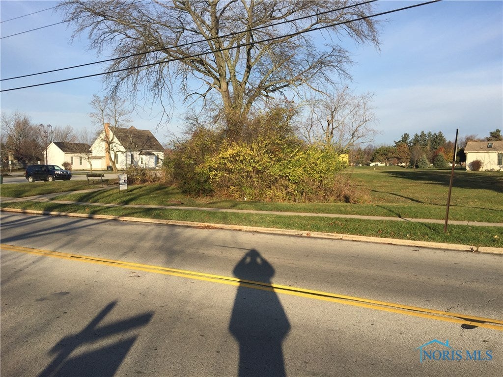 1065 River Road Maumee, OH 43537 - Photo 2 of 2 Gallery Image 2