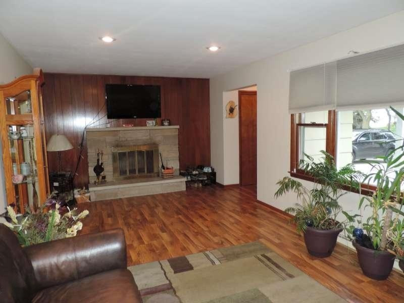 1533 Haverhill Road Muskegon, MI 49441 - Photo 3 of 12 DSCN1445