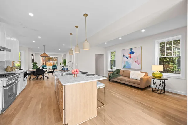 $1,399,950 | 4437 North Whipple Street, Chicago, IL 60625