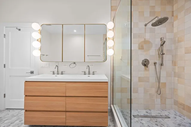 $1,399,950 | 4437 North Whipple Street, Chicago, IL 60625