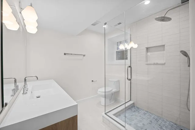 $1,399,950 | 4437 North Whipple Street, Chicago, IL 60625