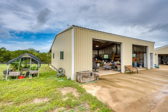 $1,150,000 | 5020 County Road 252, Bertram, TX 78605