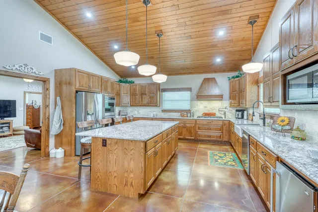 $1,150,000 | 5020 County Road 252, Bertram, TX 78605