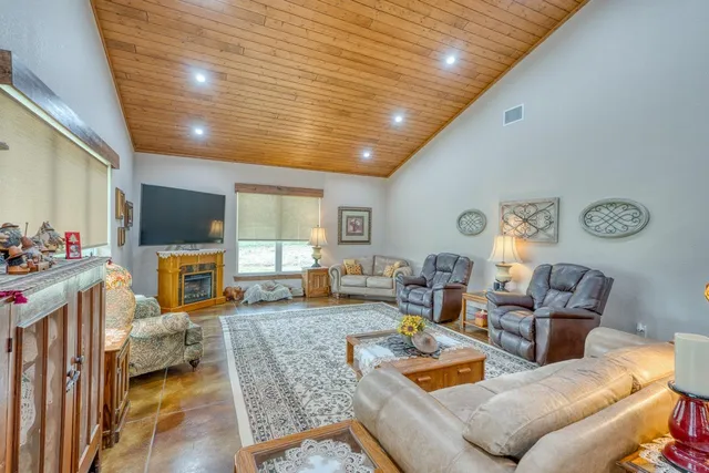 $1,150,000 | 5020 County Road 252, Bertram, TX 78605