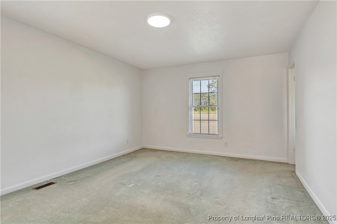 725 Henry Hammond Road Lumberton, NC 28360 - Photo 25 of 42 an empty room with a window