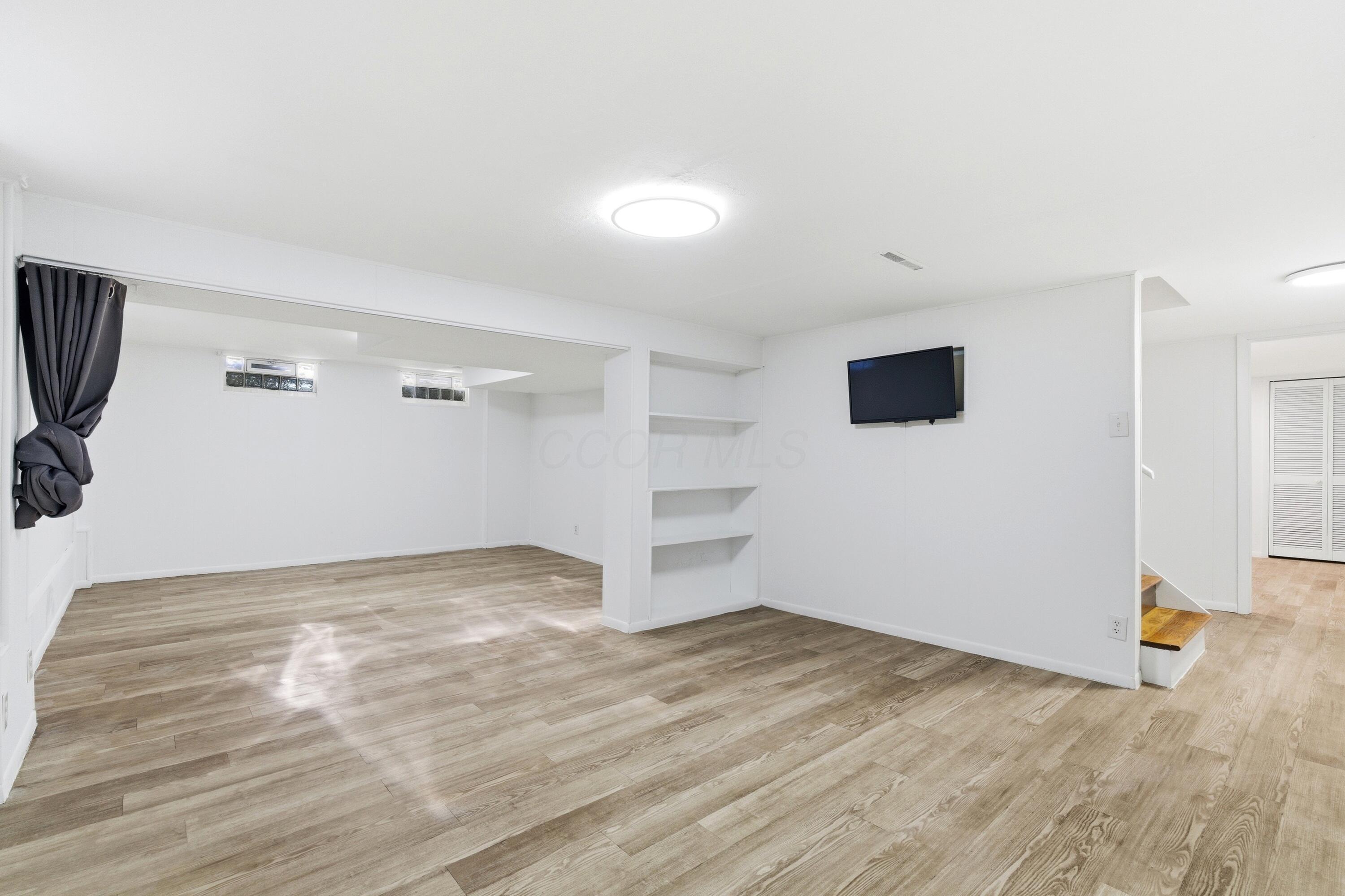925 Farnham Road Columbus, OH 43220 - Photo 37 of 51 Finished Basement