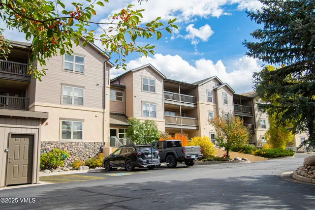 $1,100,000 | 40 River Pines Court, Unit B307, Edwards, CO 81632