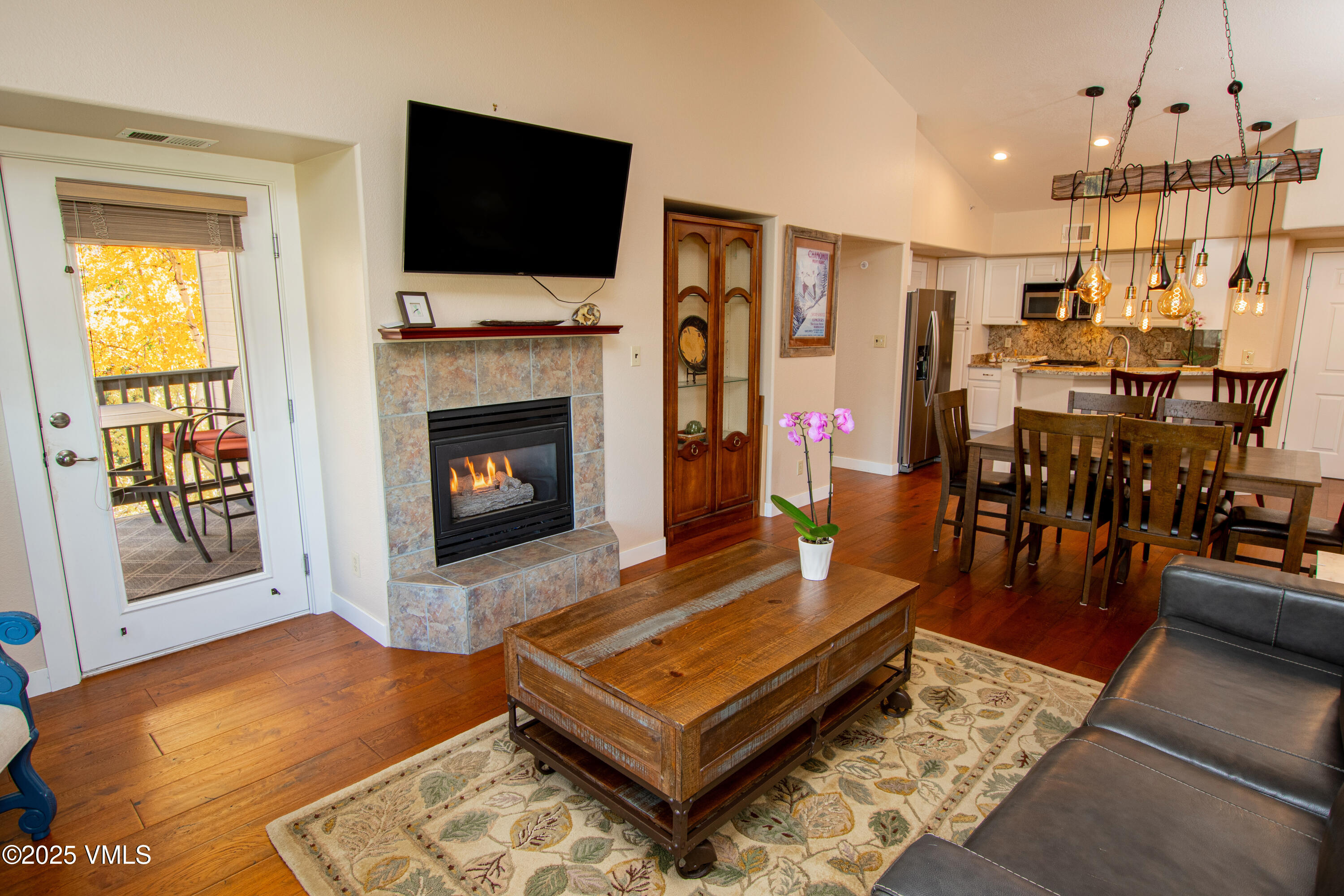 40 River Pines Court, Unit B307 Edwards, CO 81632 - Photo 3 of 21 Living Room