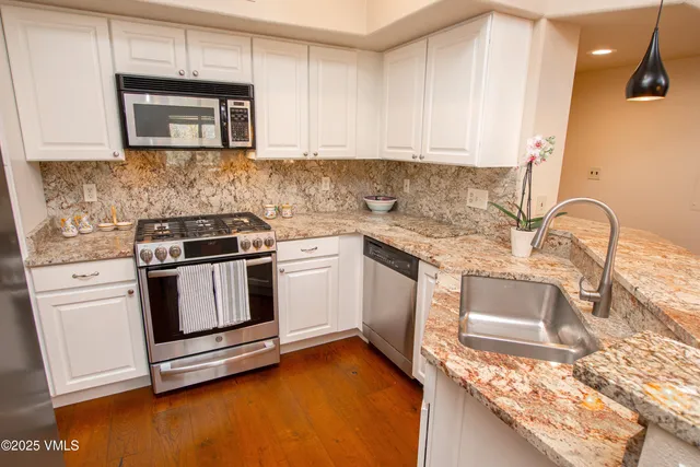 $1,100,000 | 40 River Pines Court, Unit B307, Edwards, CO 81632