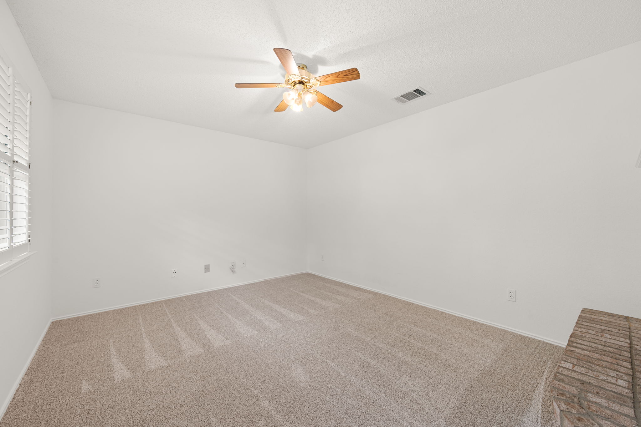 707 Ridge View Drive Leander, TX 78641 - Photo 34 of 40 an empty room with a ceiling fan and window