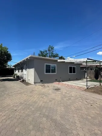 a view of a house with backyard and a garage