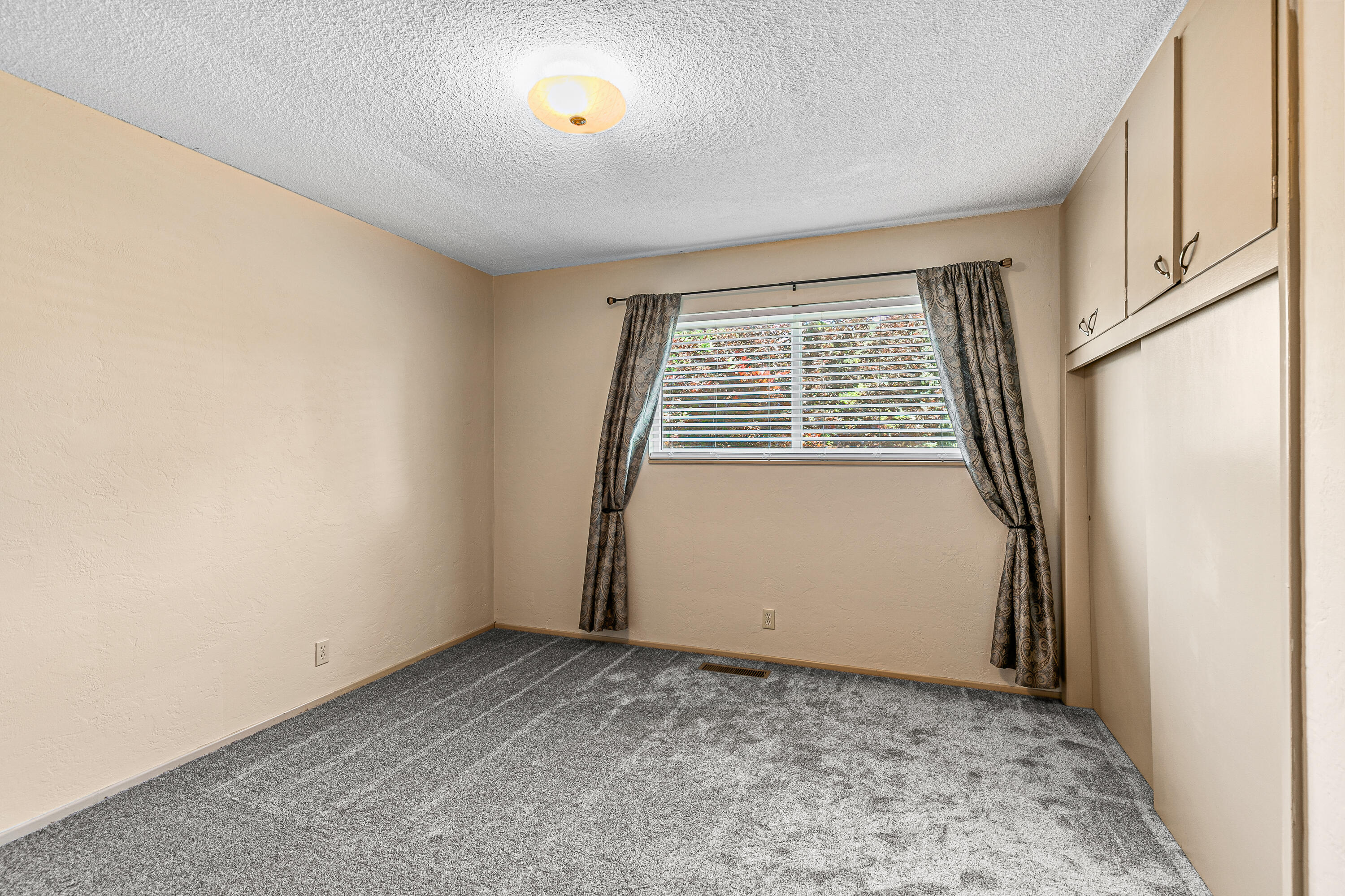 2615 Glory C Road Medford, OR 97501 - Photo 23 of 57 9R9A4005