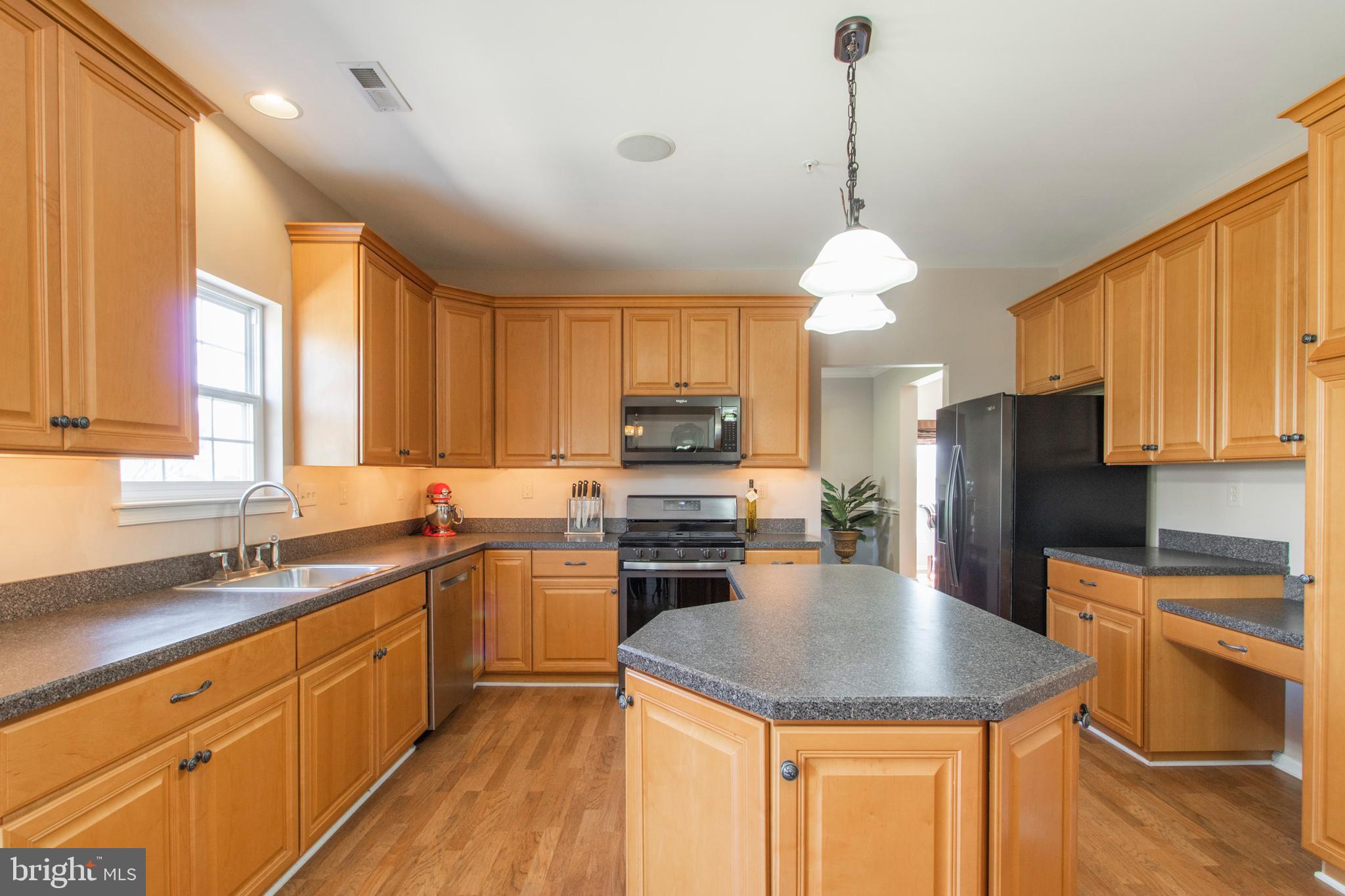 144 Statesman Road Chalfont, PA 18914 - Photo 10 of 70 Eat-in kitchen with 42 inch cabinets