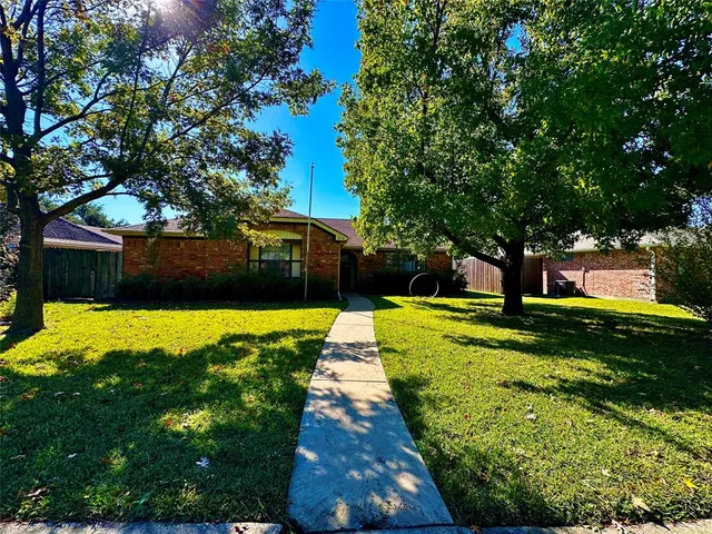 $2,200 | 2318 Springfield Lane, Rowlett, TX 75088