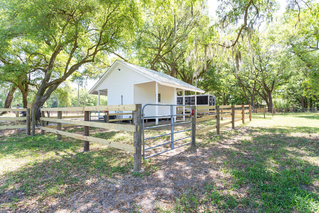 6022 Old Jacksonboro Road Ravenel, SC 29470 - Photo 10 of 60 6022OldJacksonboroRd-35